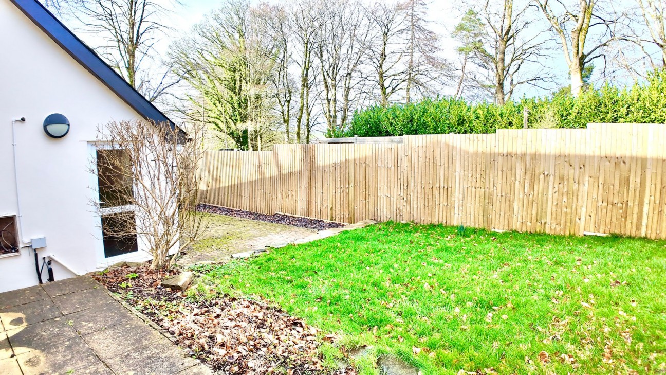 Darren Ddu Road, Ynysybwl, CF37