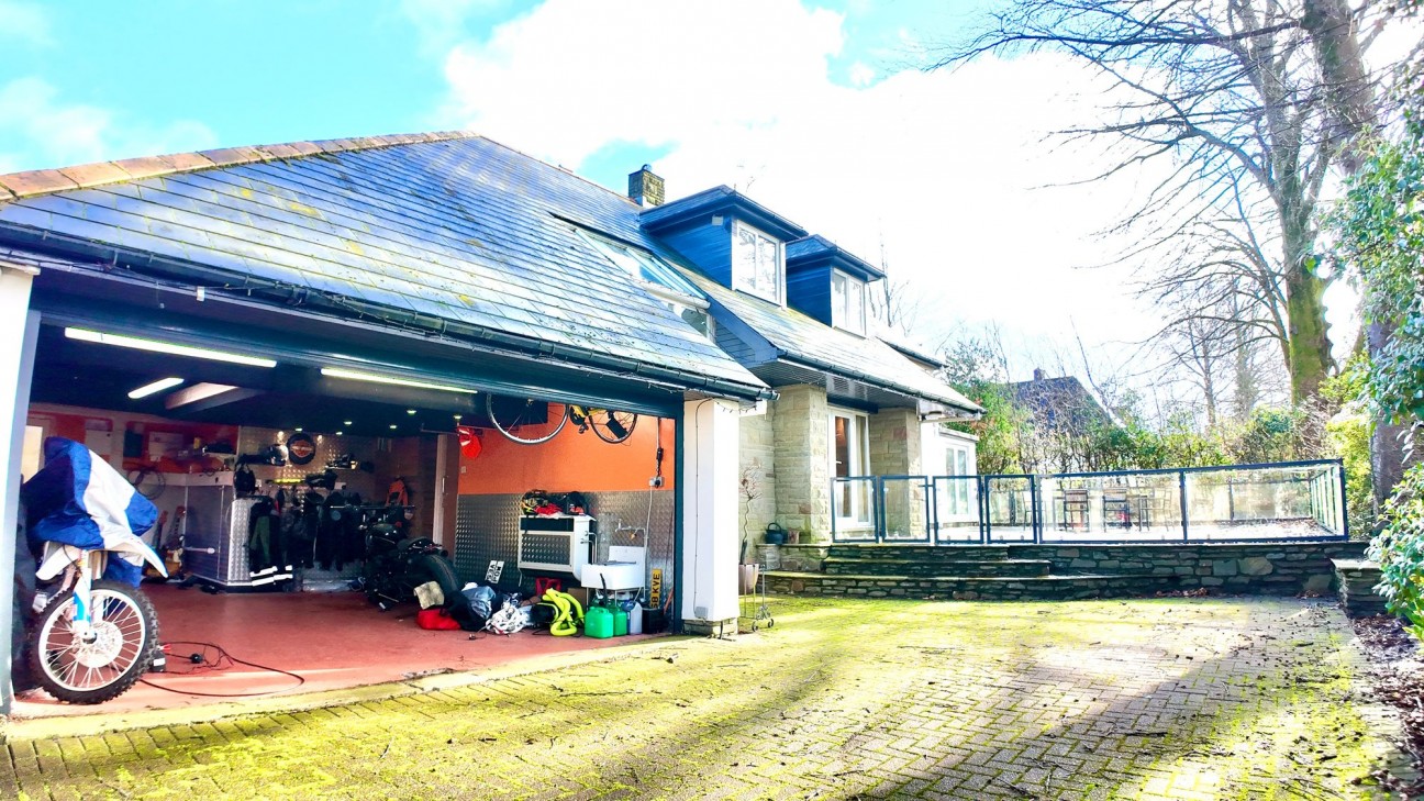 Darren Ddu Road, Ynysybwl, CF37