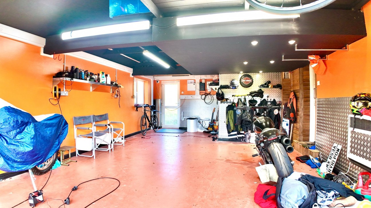 Darren Ddu Road, Ynysybwl, CF37