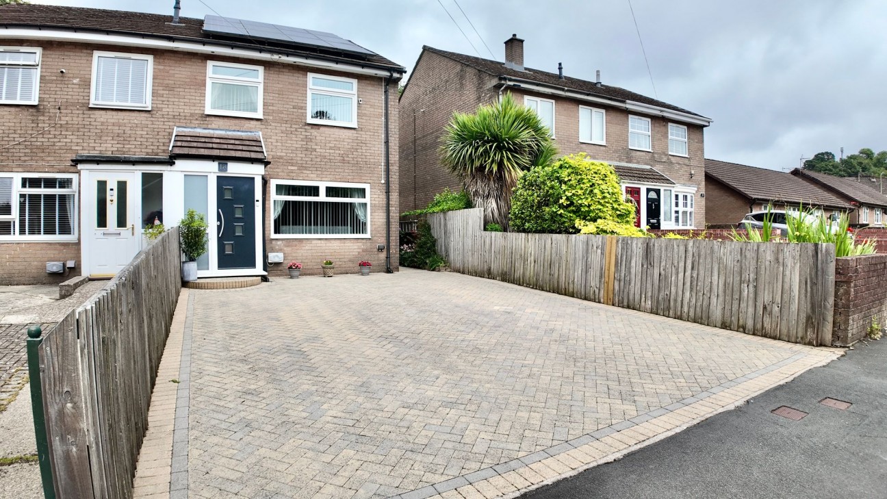 Penmaen Corner, Oakdale, NP12