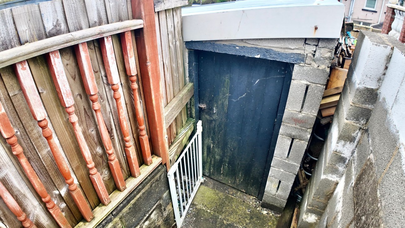 Pendarren Street, Penpedairheol, CF82