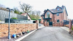 Oak Tree Rise, Newbridge, NP11