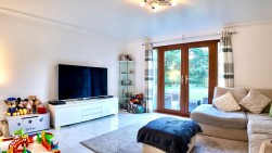 Cwrt Hendre, Fairview, NP12