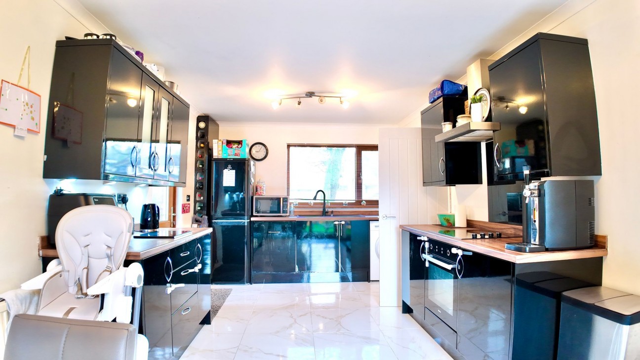 Cwrt Hendre, Fairview, NP12