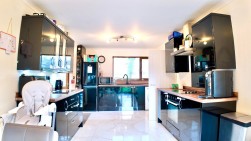 Cwrt Hendre, Fairview, NP12