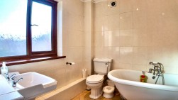 Cwrt Hendre, Fairview, NP12