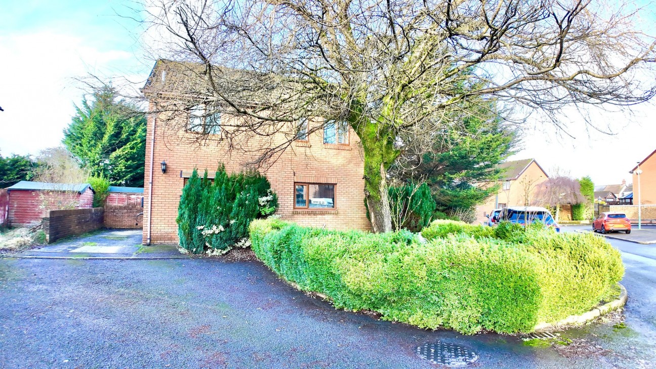 Cwrt Hendre, Fairview, NP12