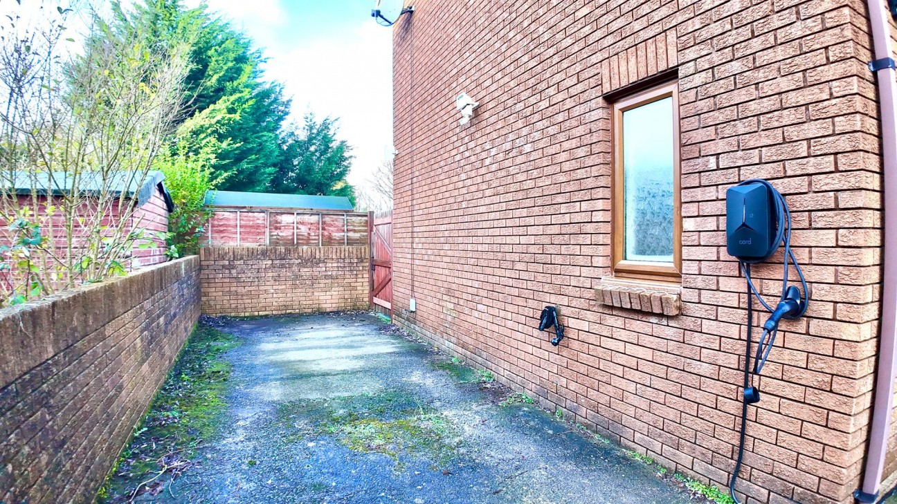 Cwrt Hendre, Fairview, NP12