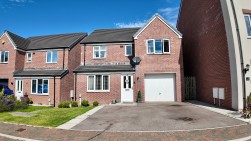 Cae'r Garreg, Oakdale, NP12