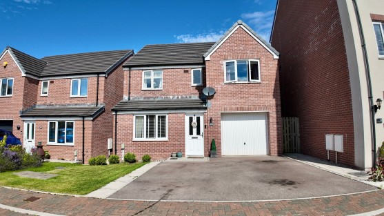 Cae'r Garreg, Oakdale, NP12