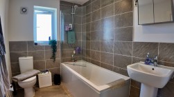 Cae'r Garreg, Oakdale, NP12