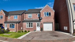 Cae'r Garreg, Oakdale, NP12