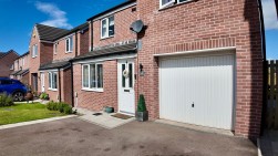 Cae'r Garreg, Oakdale, NP12