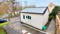 Woodfieldside, Blackwood, NP12