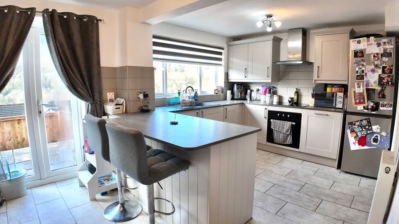 Commercial Road, Ynysddu, NP11