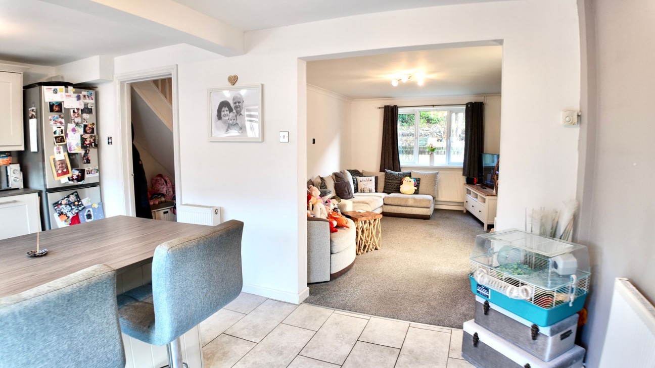 Commercial Road, Ynysddu, NP11