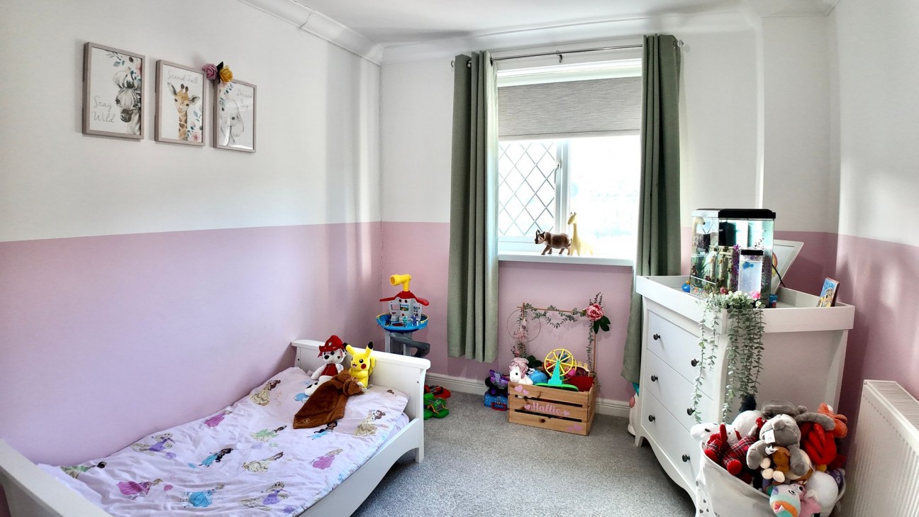 Commercial Road, Ynysddu, NP11