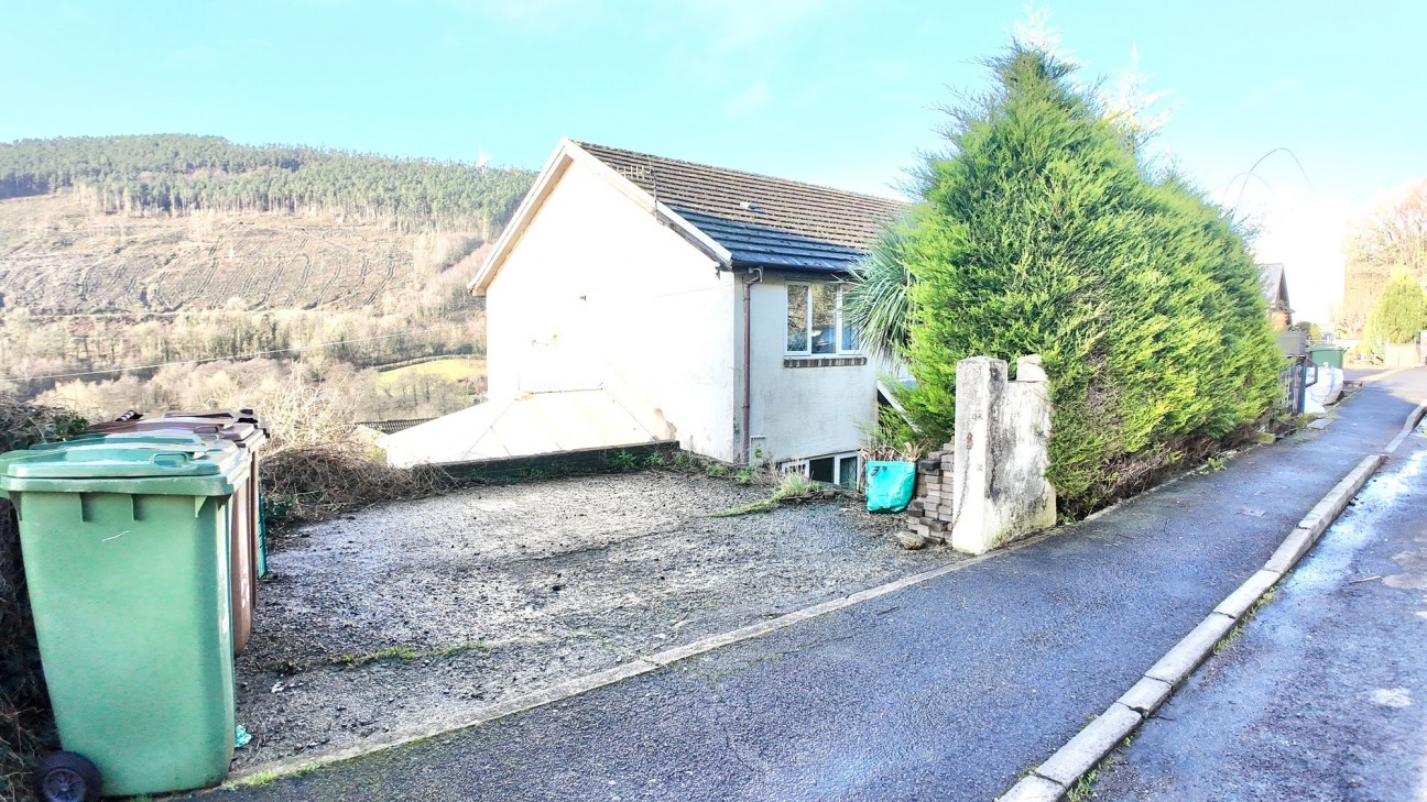 Commercial Road, Ynysddu, NP11