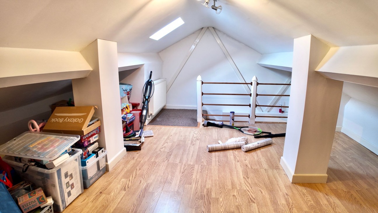 Commercial Road, Ynysddu, NP11