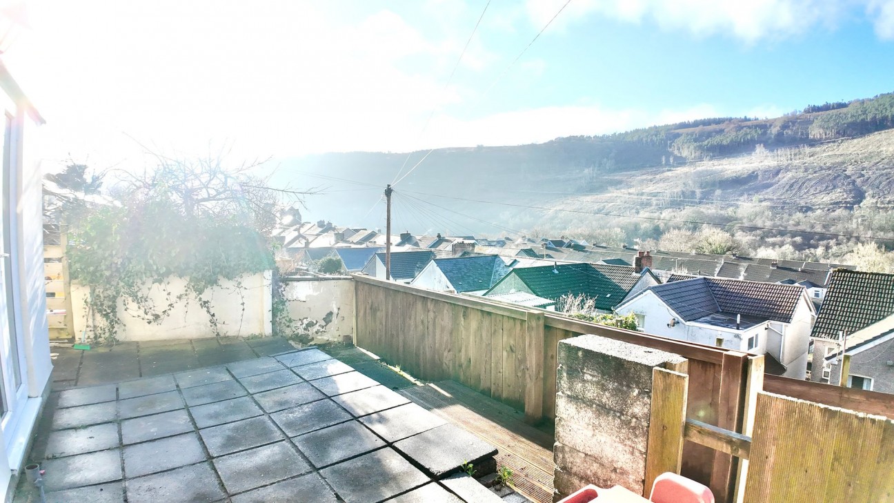 Commercial Road, Ynysddu, NP11