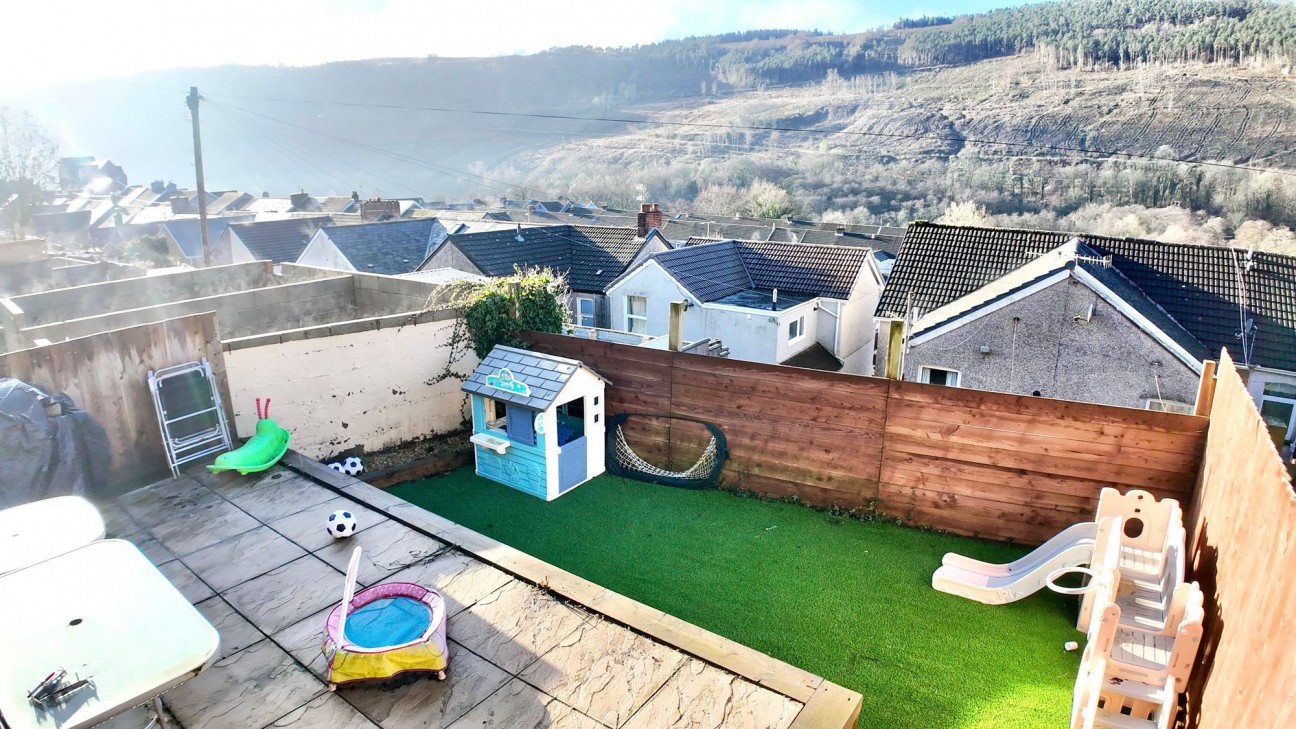 Commercial Road, Ynysddu, NP11