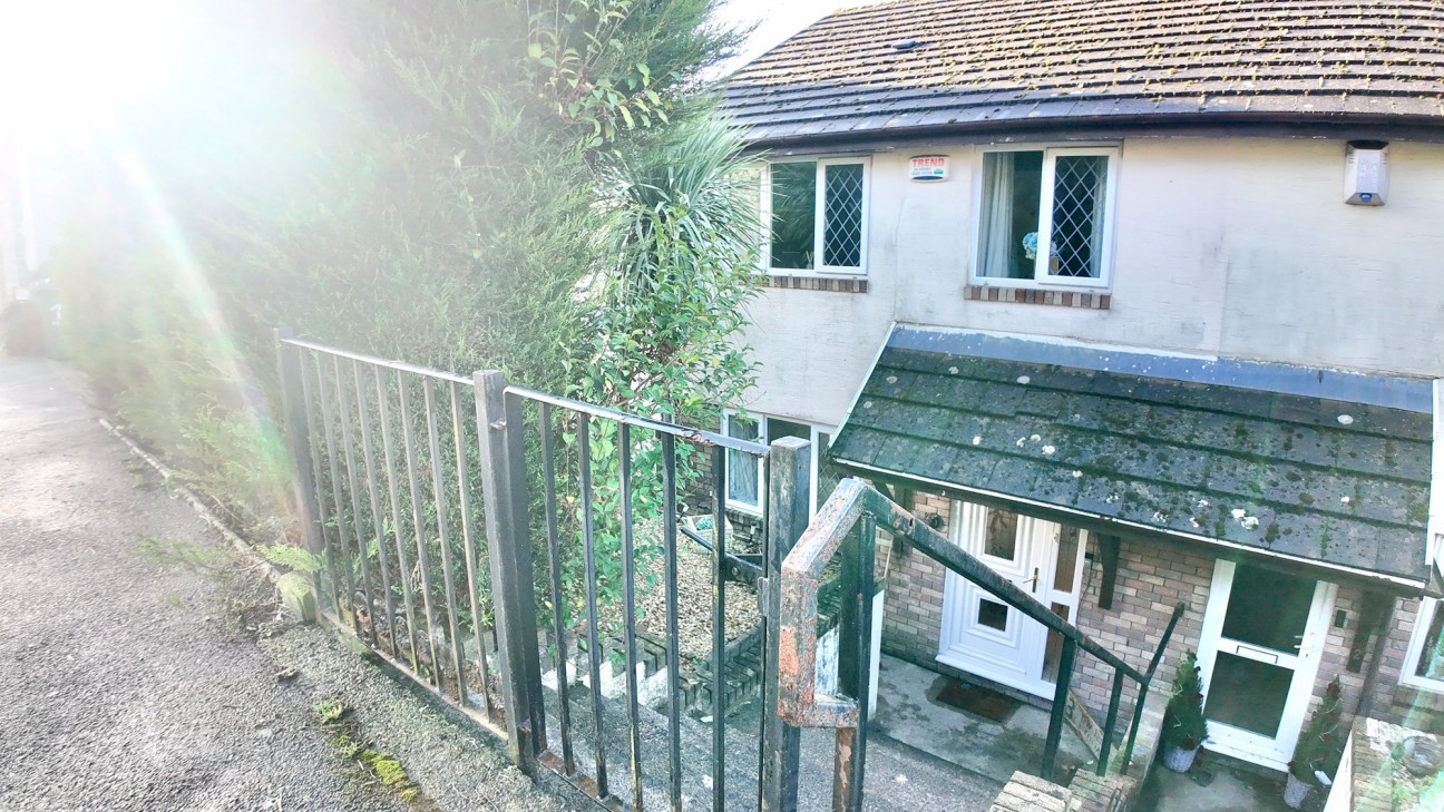 Commercial Road, Ynysddu, NP11