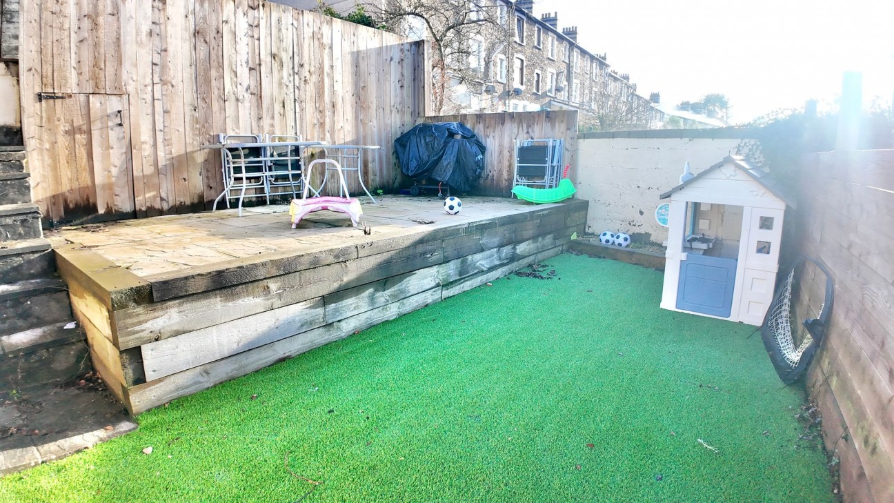 Commercial Road, Ynysddu, NP11