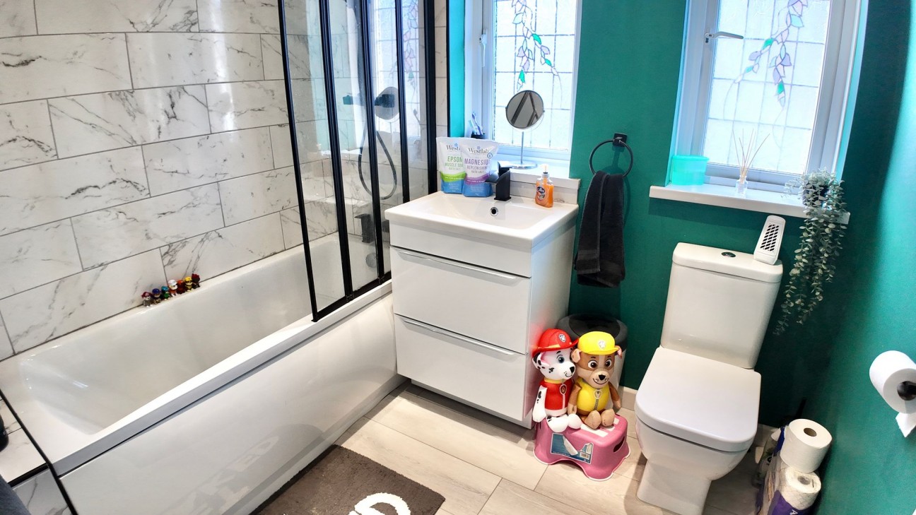 Commercial Road, Ynysddu, NP11