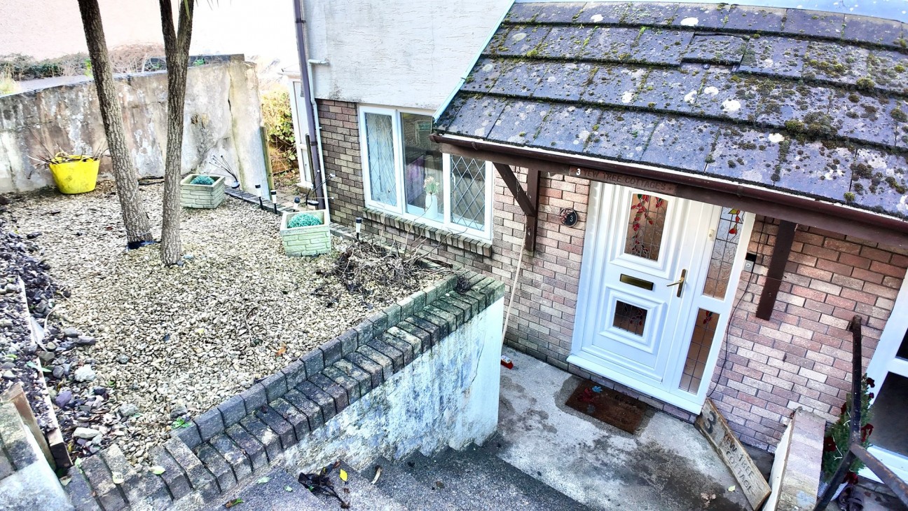 Commercial Road, Ynysddu, NP11