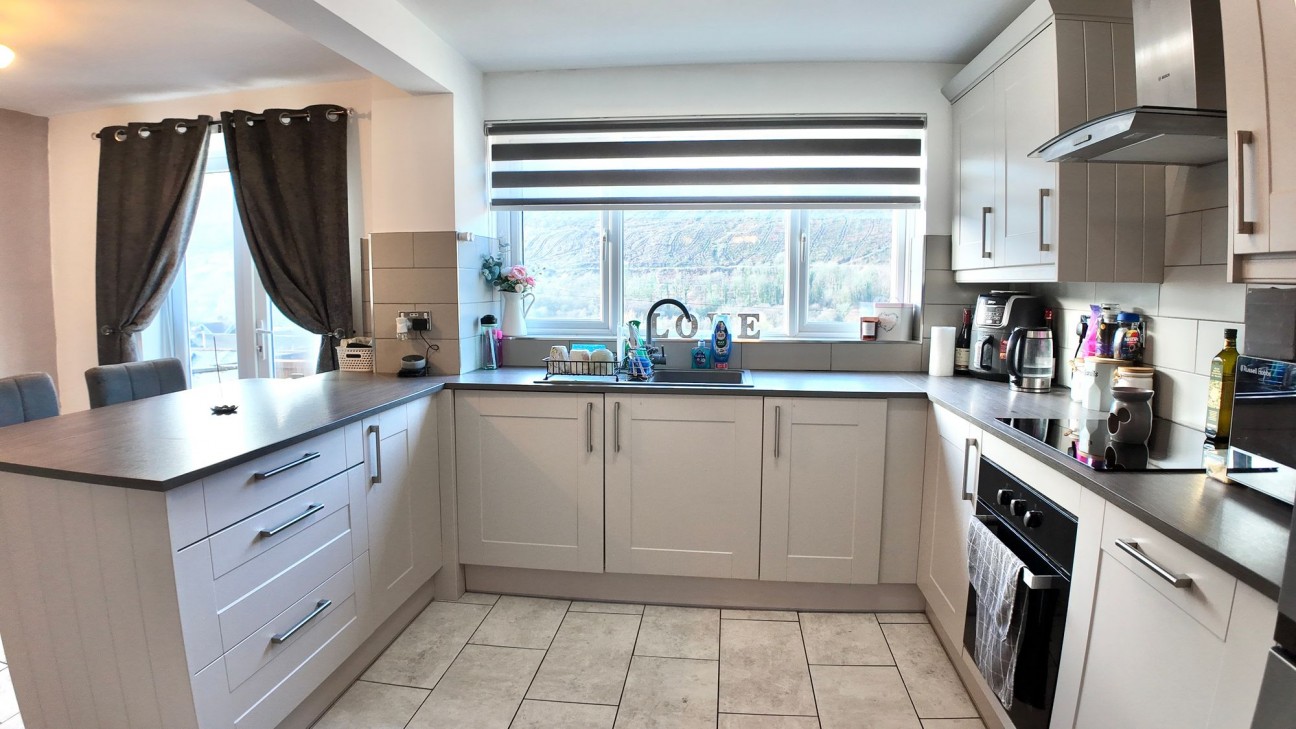 Commercial Road, Ynysddu, NP11