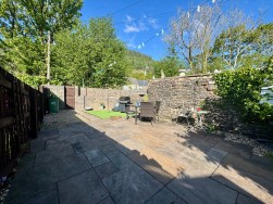 High Street, Ynysddu, NP11