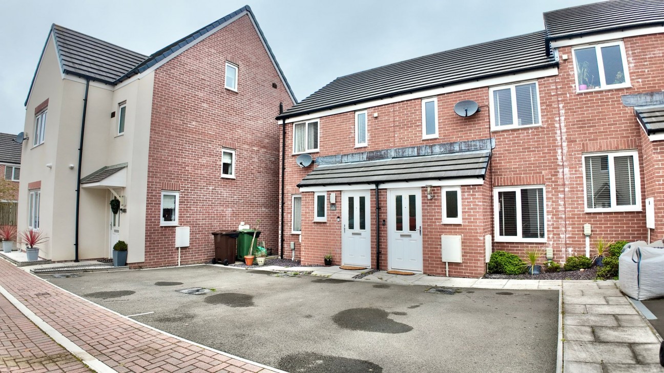 Cae'r Hen Dy, Oakdale, NP12