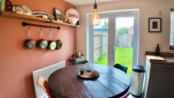 Cae'r Hen Dy, Oakdale, NP12