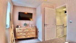 Cae'r Hen Dy, Oakdale, NP12