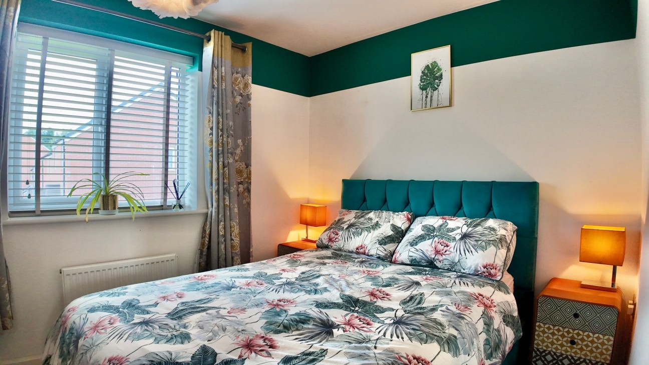 Cae'r Hen Dy, Oakdale, NP12