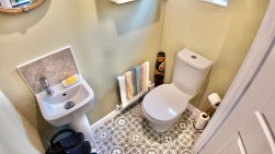 Cae'r Hen Dy, Oakdale, NP12