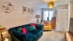 Cae'r Hen Dy, Oakdale, NP12