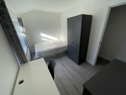 Broadway, Cardiff, CF24