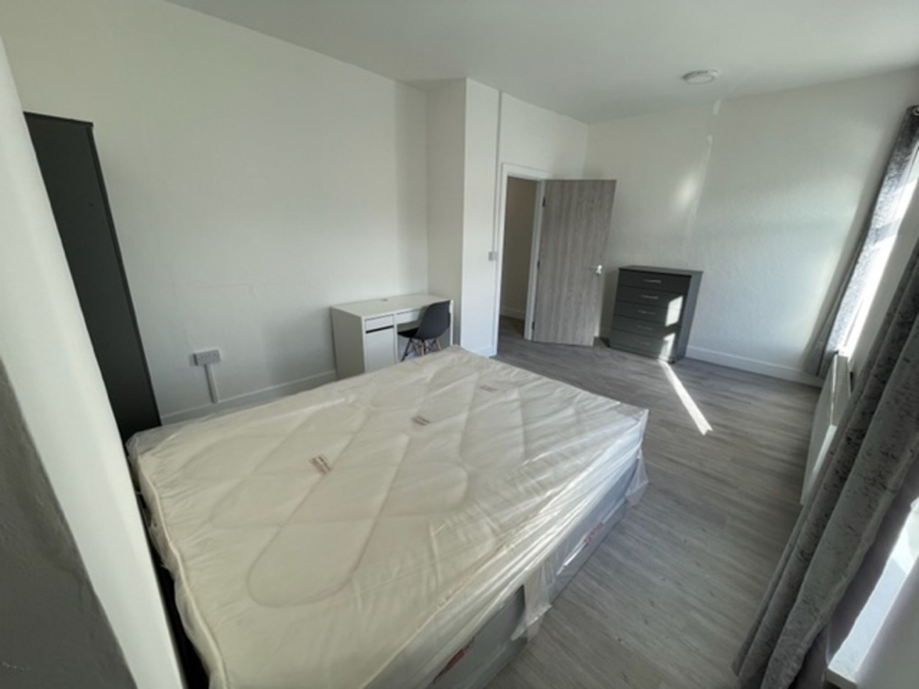 Broadway, Cardiff, CF24