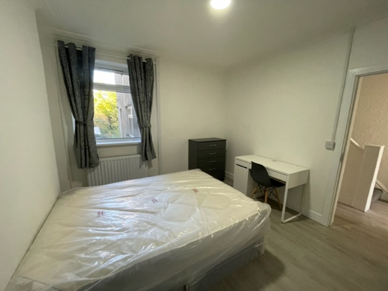 Broadway, Cardiff, CF24