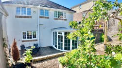 Maes-Y-Garn Road, Oakdale, NP12