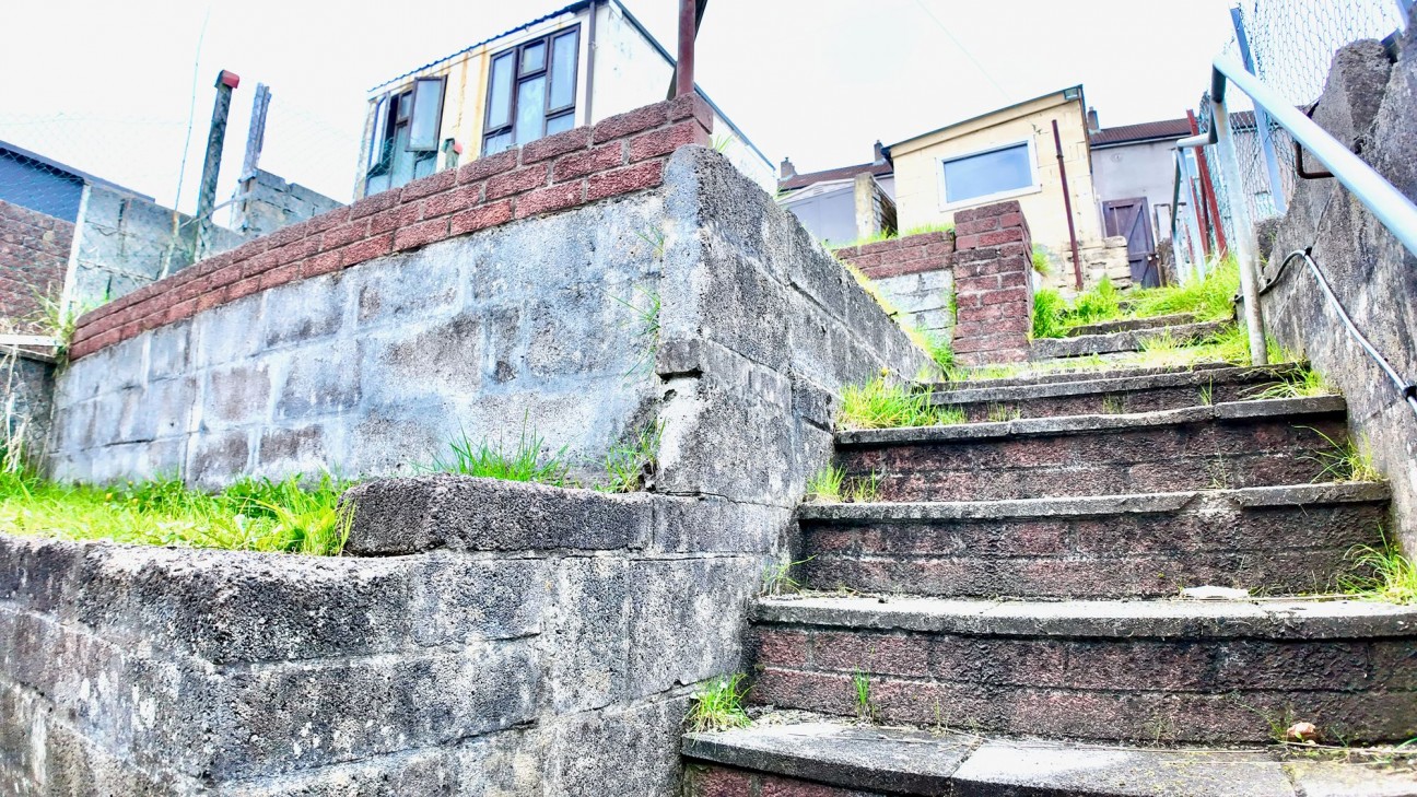 Queens Road, Elliots Town, NP24