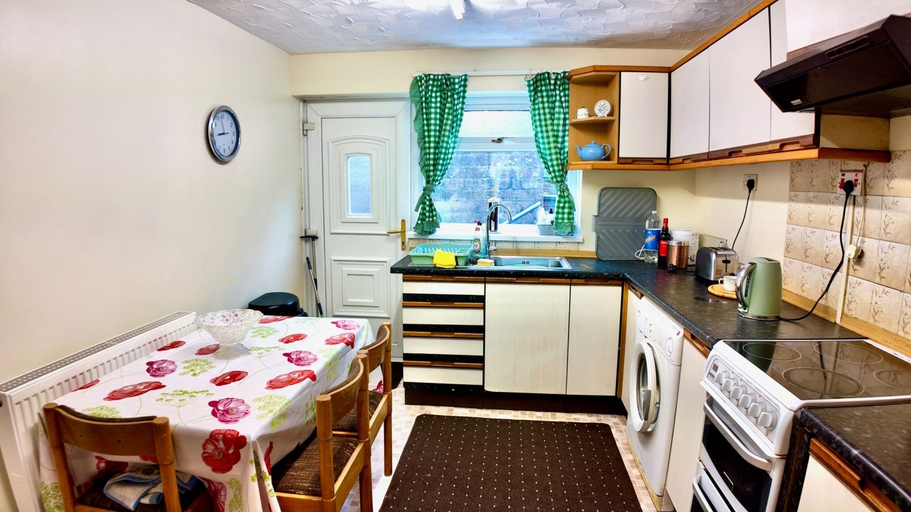 Queens Road, Elliots Town, NP24