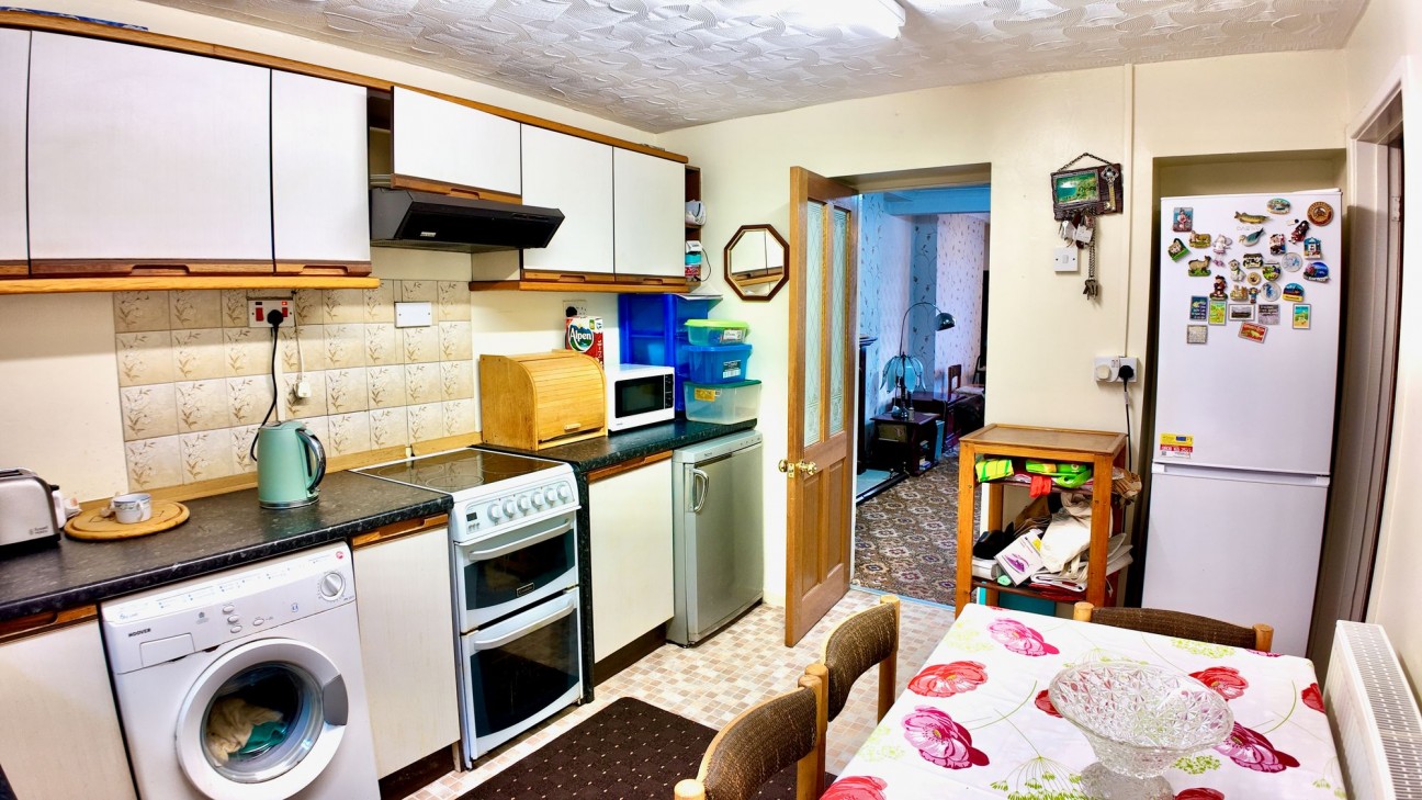 Queens Road, Elliots Town, NP24