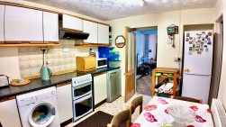Queens Road, Elliots Town, NP24