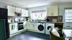 High Street, Newbridge, NP11