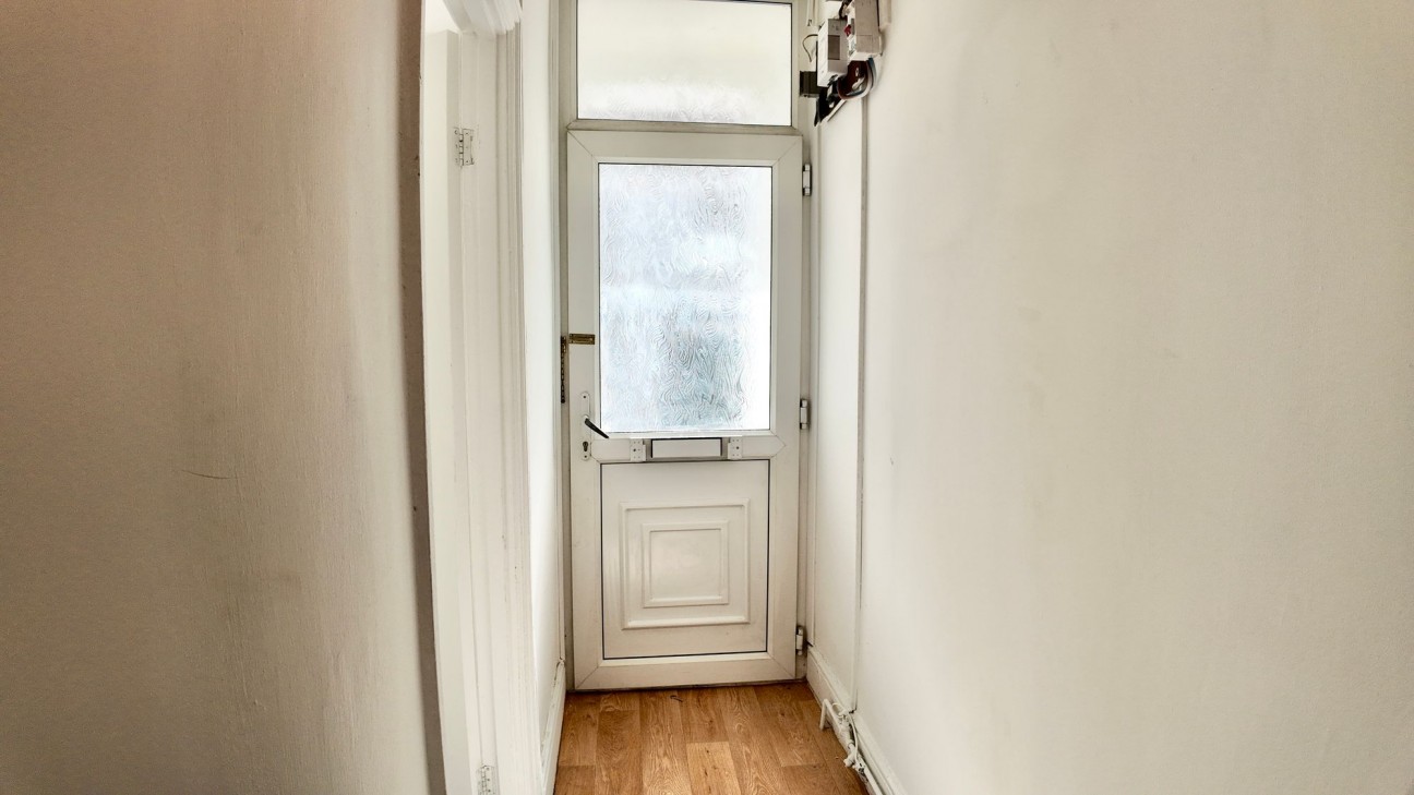 Raglan Road, Hengoed, CF82