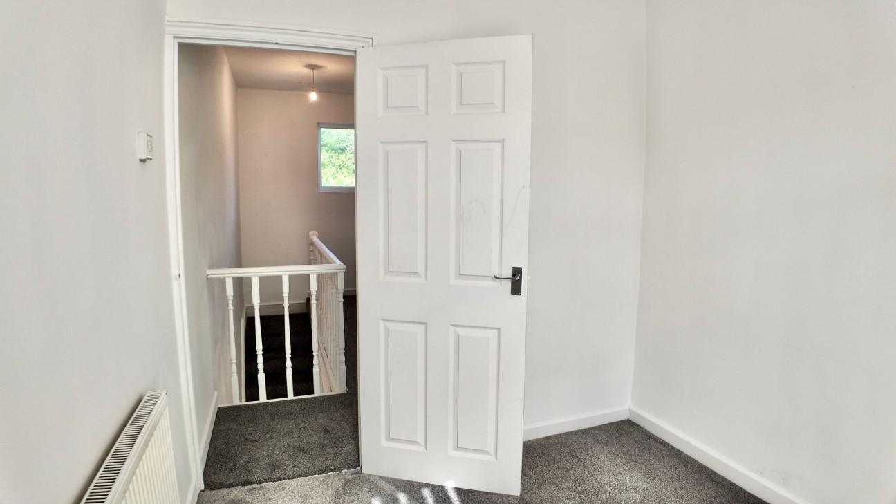 Raglan Road, Hengoed, CF82