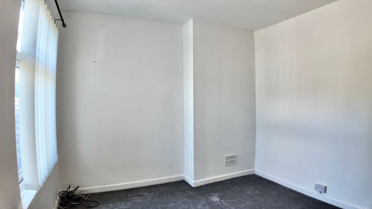 Raglan Road, Hengoed, CF82