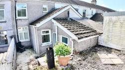 Raglan Road, Hengoed, CF82